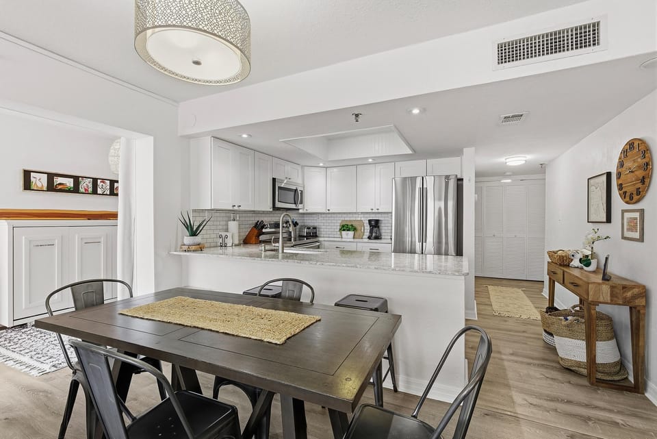 Condo, Multiple Beds (Sunrise 606) | Dining
