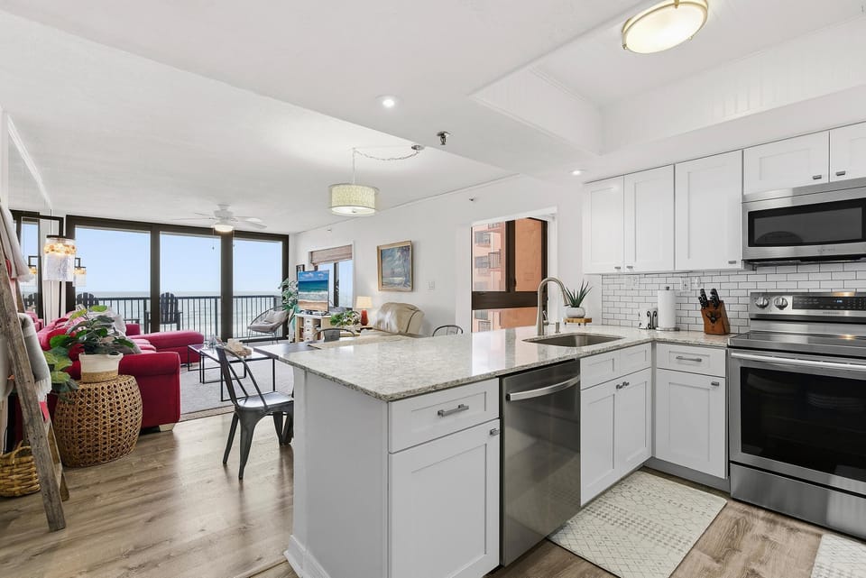Condo, Multiple Beds (Sunrise 606) | Private kitchen | Oven, coffee/tea maker, toaster, blender