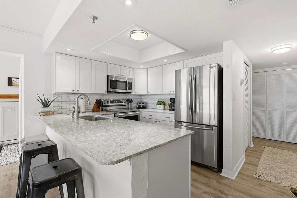 Condo, Multiple Beds (Sunrise 606) | Private kitchen | Oven, coffee/tea maker, toaster, blender