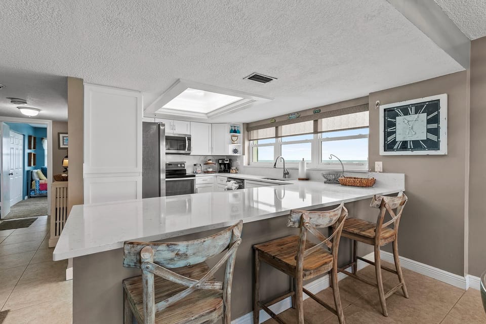 Condo, Multiple Beds (Southwind 905) | Private kitchen | Oven