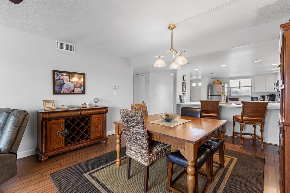 Condo, 1 King Bed (Seaward B103) | Dining