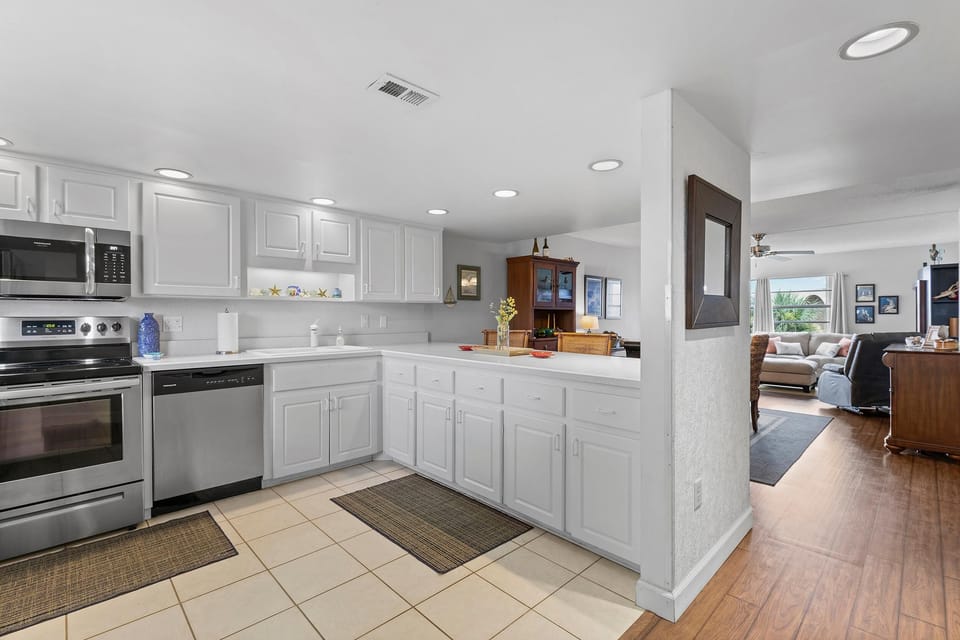 Condo, 1 King Bed (Seaward B103) | Private kitchen | Oven, toaster