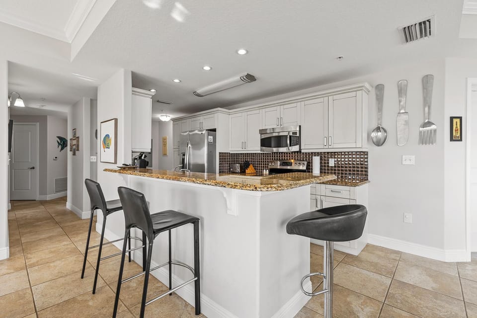 Condo, Multiple Beds (The Wave 302) | Private kitchen | Oven