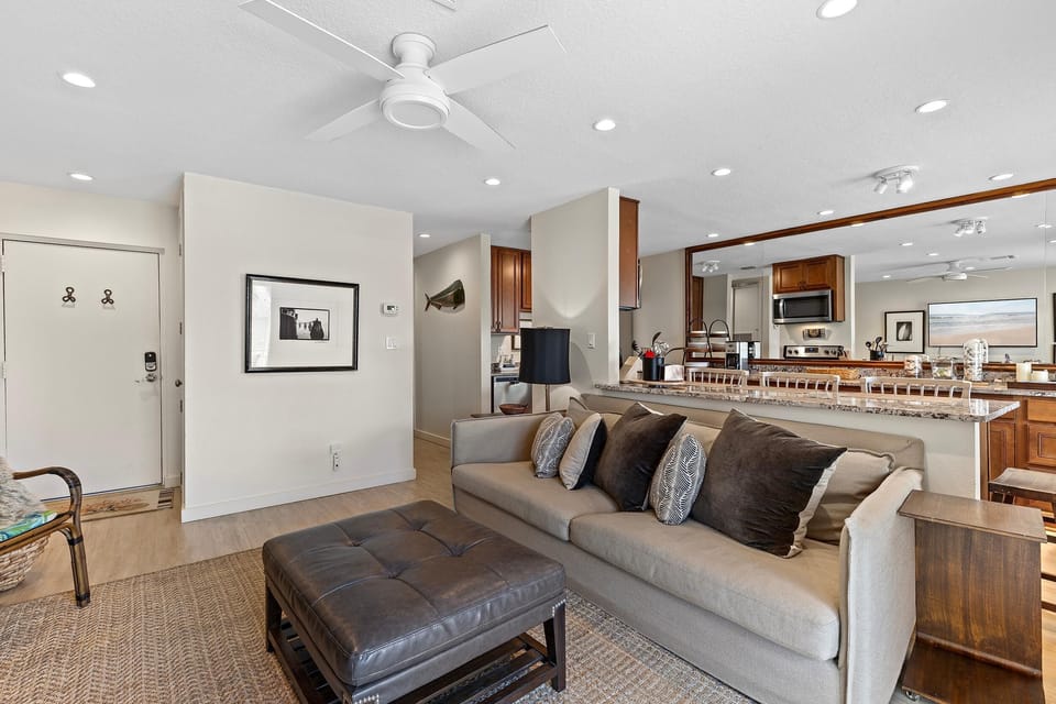 Condo, 1 King Bed (Colony Beach Club 246) | Living area | TV