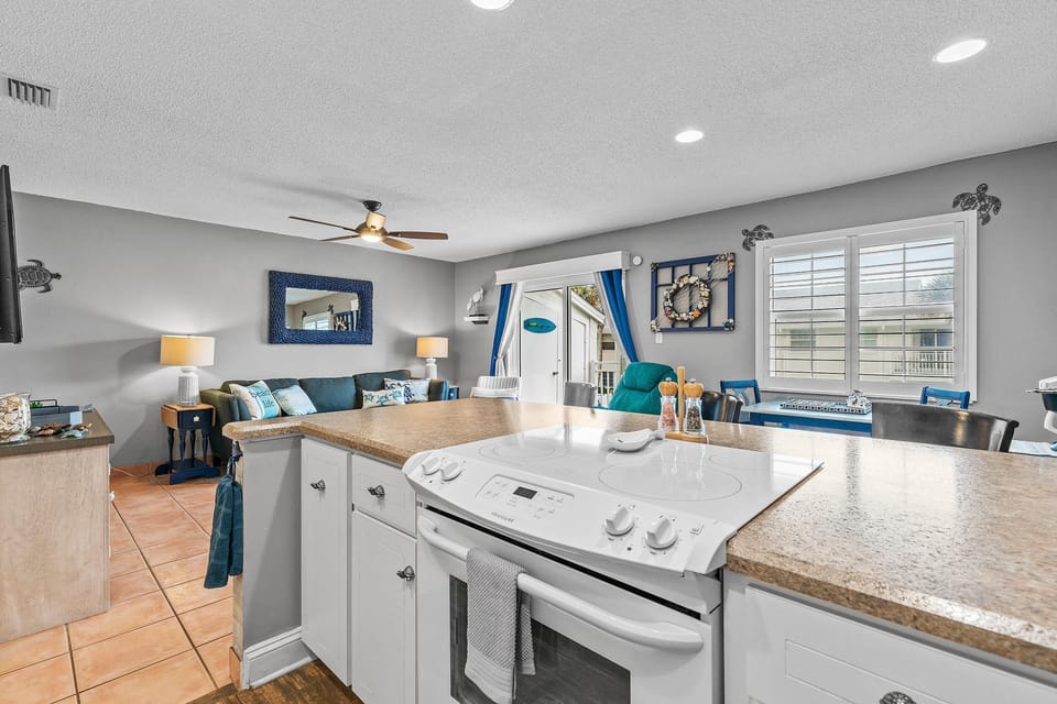 Condo, 1 King Bed (Colony Beach Club 210) | Private kitchen | Oven, coffee/tea maker, toaster, blender