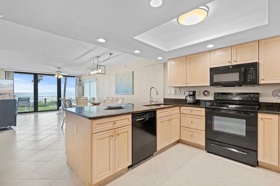 Condo, Multiple Beds (Sunrise 109) | Private kitchen | Oven, coffee/tea maker, toaster, blender