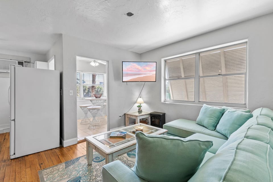 Condo, 1 Queen Bed (Flagler Suites 4) | Living area