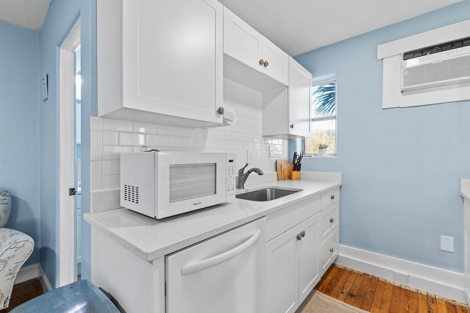 Condo, 1 Queen Bed (Flagler Suites 4) | Private kitchen | Oven, toaster