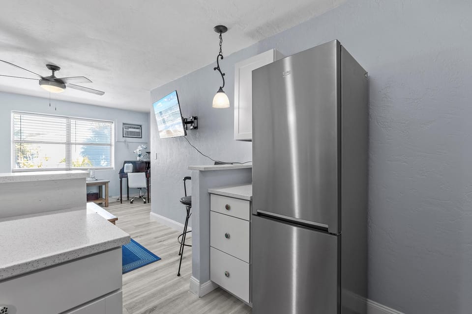 Condo, 1 Queen Bed with Sofa bed (Flagler Suites 2) | Interior
