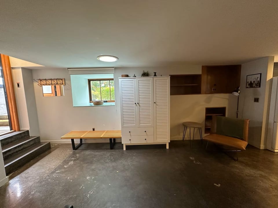 Family Room 4