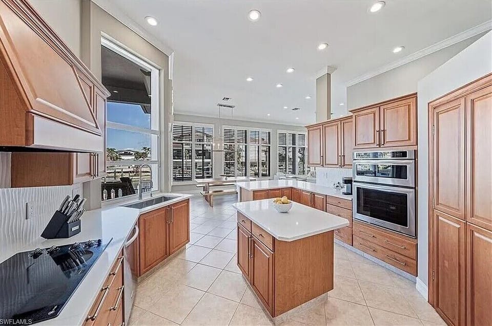 Spacious Kitchen for Effortless Vacation Cooking