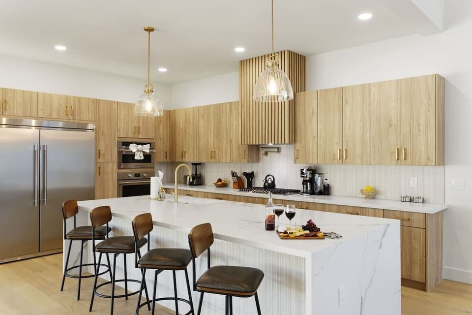 Fully equipped kitchen with stainless steal appliances and a kitchen island with bar seating for 4 guests.