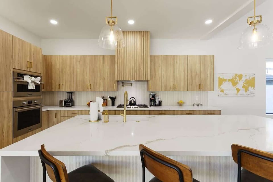 Fully equipped kitchen with stainless steal appliances and a kitchen island with bar seating for 4 guests.