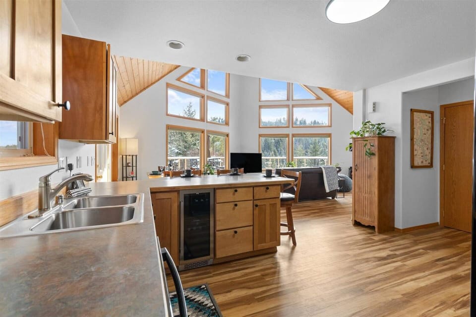 Large kitchen for all of your cooking needs!