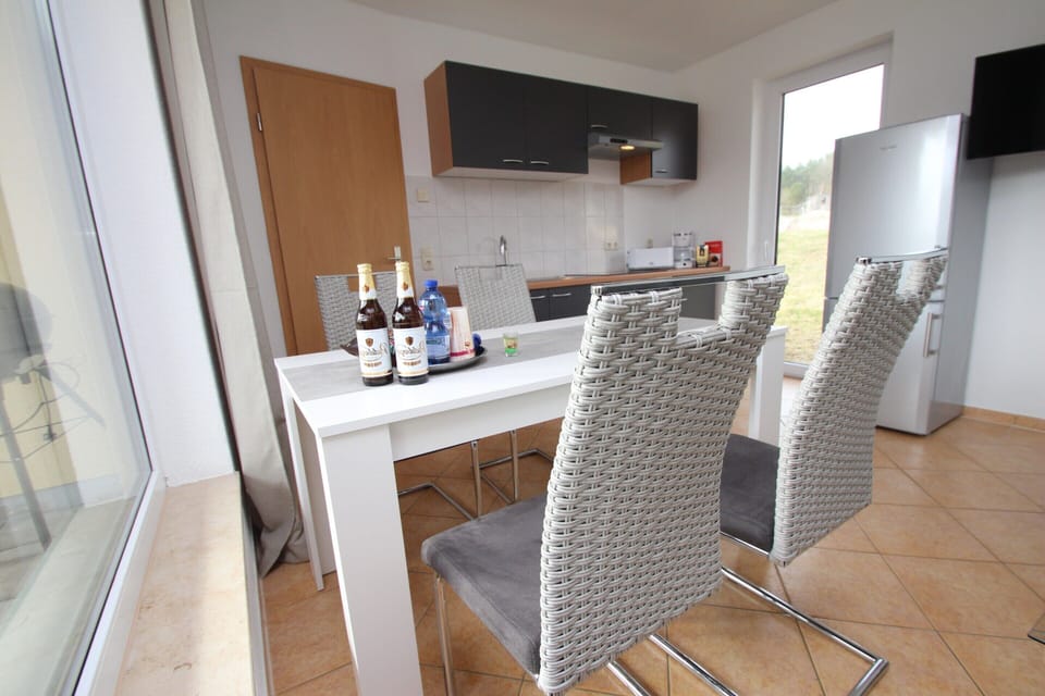 Bungalow | Dining