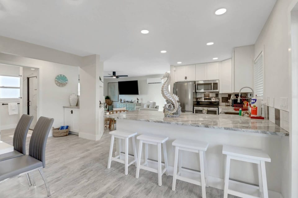 More than a simple vacation-kitchen, this unit has a full kitchen you and your family will enjoy using during your stay.