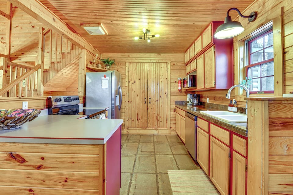 Kitchen | Dishwasher | Keurig & Drip Coffee Makers | 1st Floor
