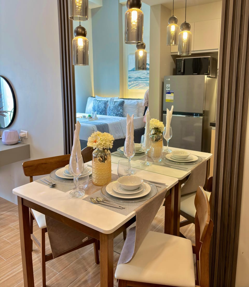 Shared Dormitory, 1 Bedroom, Accessible, Smoking | Dining room