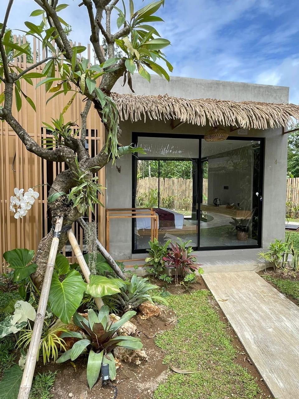 Deluxe Room, 1 King Bed, Garden View | Terrace/patio