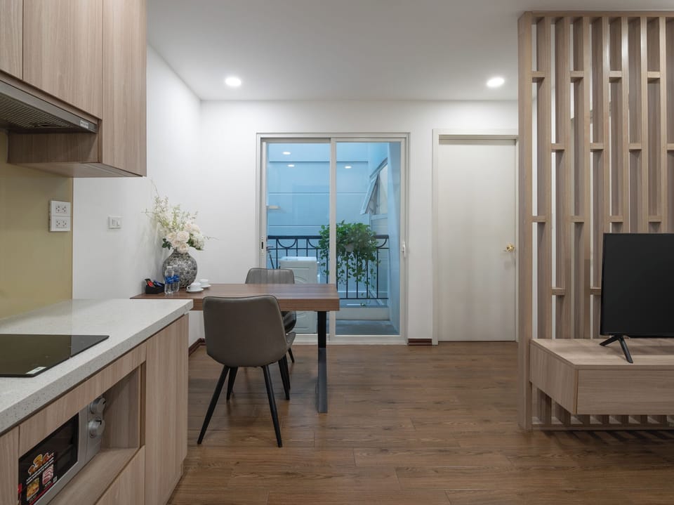 Deluxe Room, Balcony | Premium bedding, minibar, desk, laptop workspace
