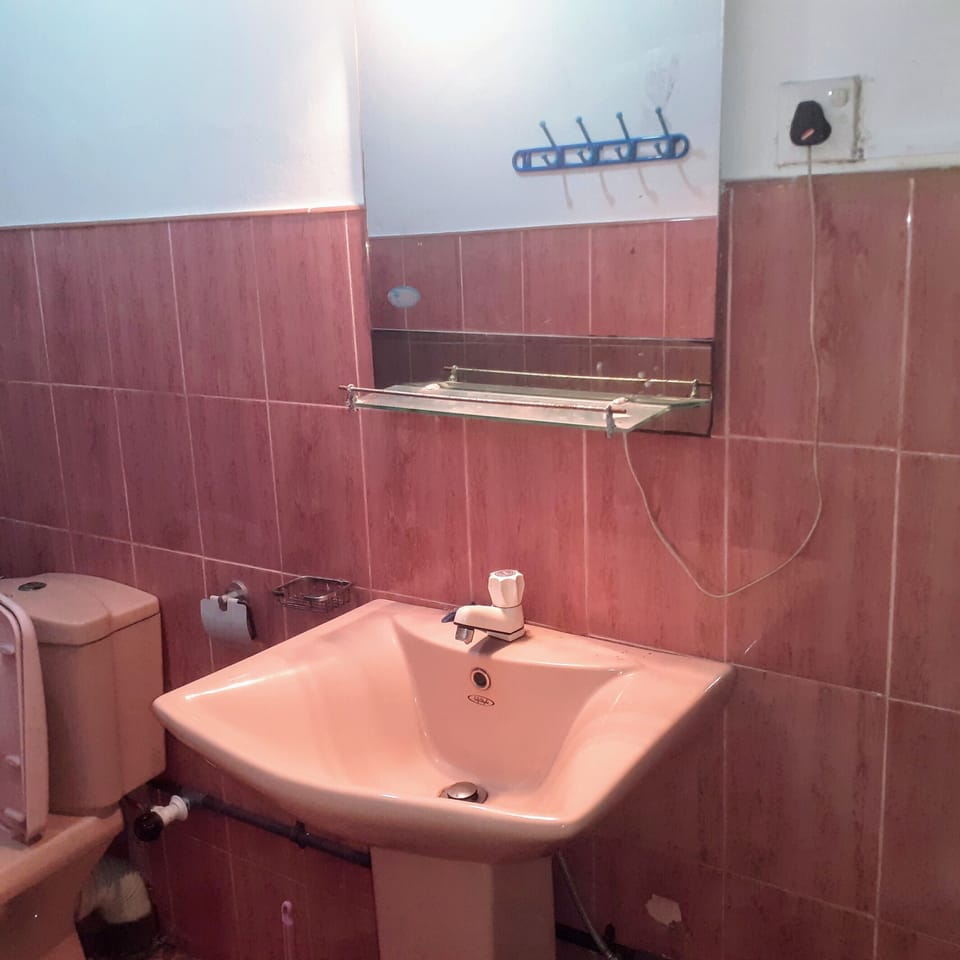 Full bathroom