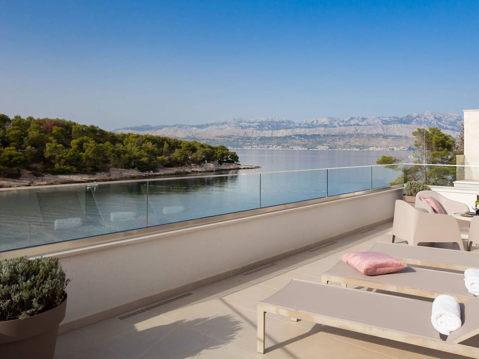 Apartment, Resort, Outdoor Furniture, Hotel, Balcony