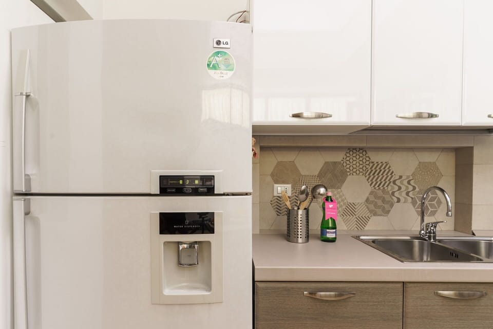 Kitchen Appliance, Kitchen, Countertop, Cabinetry, Major Appliance, Interior Design, Home Appliance, Furniture, Wood, Refrigerator