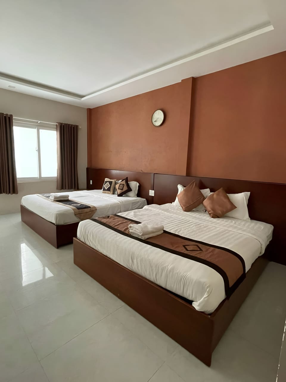 Free minibar items, desk, soundproofing, free WiFi