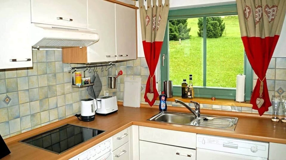 Apartment, 2 Bedrooms, Balcony, Mountain View | Interior