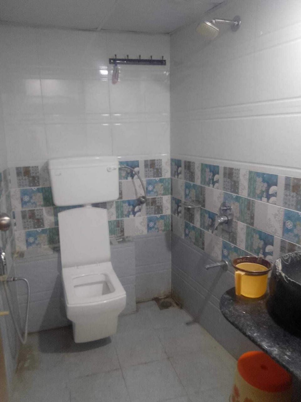 Family Room | Bathroom | Shower, rainfall showerhead, hair dryer, towels