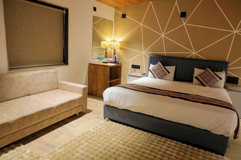 Luxury Room, Bathtub | Free WiFi, bed sheets