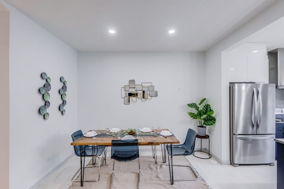 dining area with seating for 5
Allowing space for a highchair at the end of the table if required.