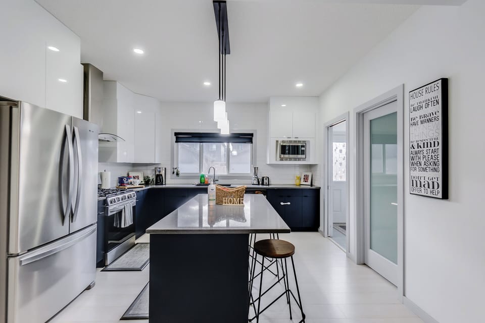 Bright & beautiful kitchen