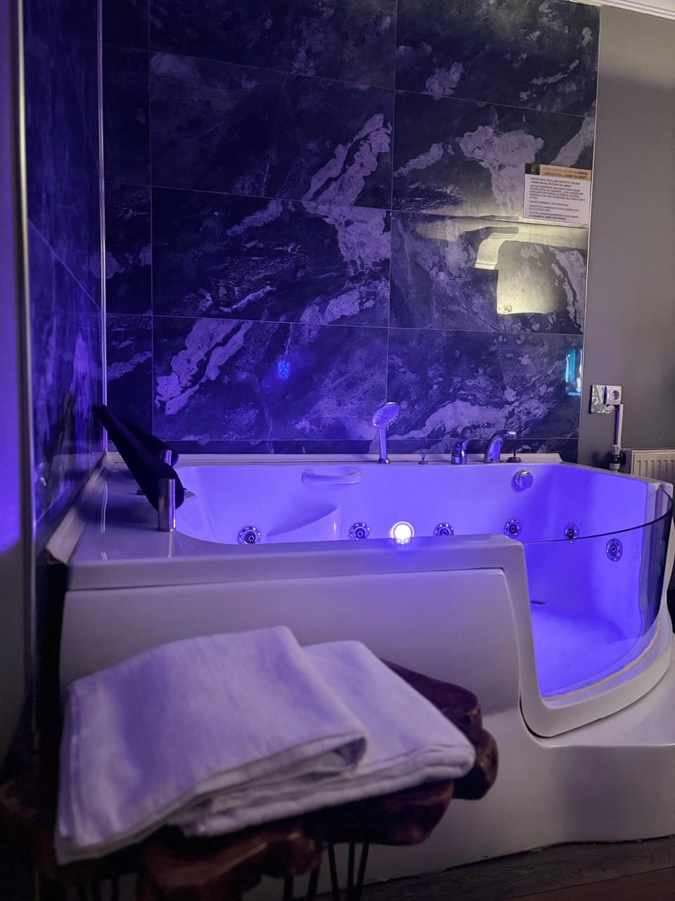 Luxury Studio Suite | Bathroom
