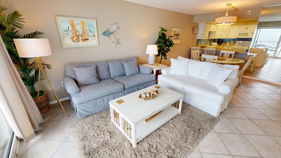 Condo, 2 Bedrooms | Living area