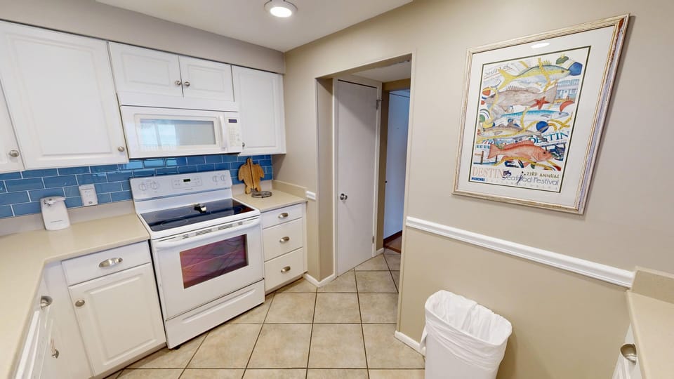 Condo, 2 Bedrooms | Private kitchen | Coffee/tea maker, fridge, oven, toaster