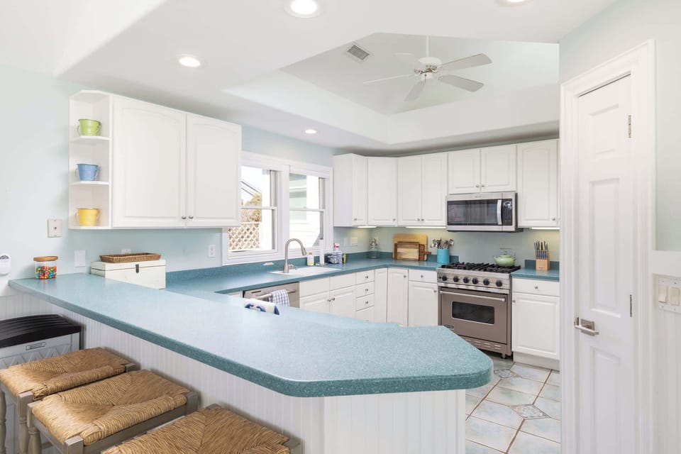 Kitchen with Breakfast Bar