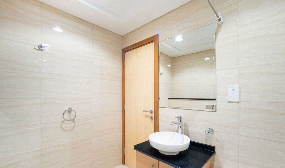 Fascinating Ocean Views in a One Bedroom Apartment in Dubai