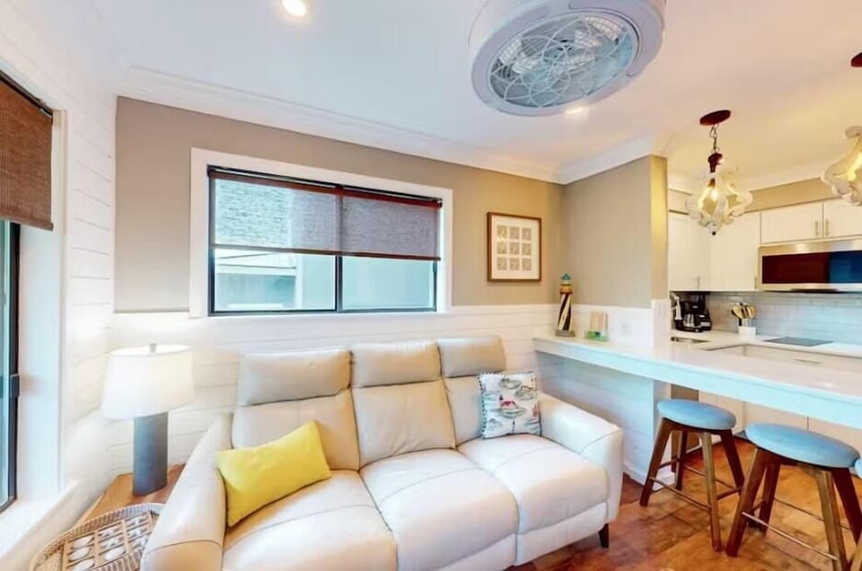 Carolina Beach Club 125 - Living Area