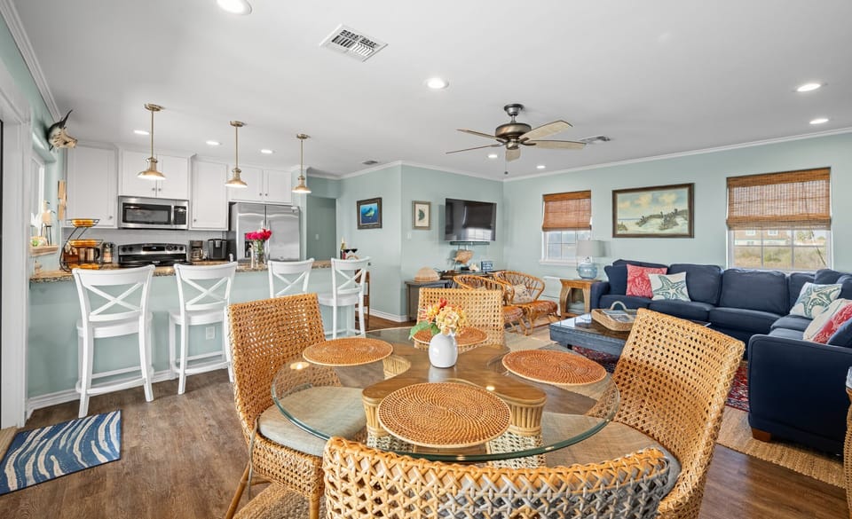 Open Floor Plan — Dining, Kitchen & Living Room