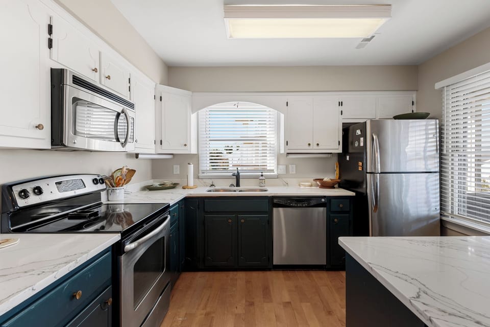 DU704: Slumbering Duck | Mid Level Kitchen