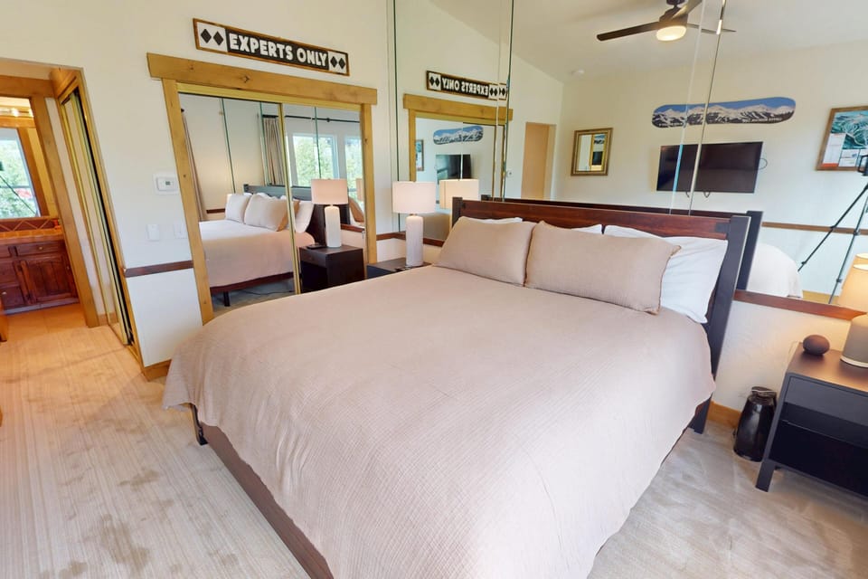 Primary Suite King and Private Bath - Primary Suite King and Private Bath