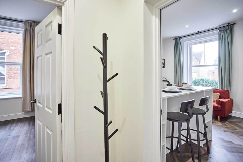 Apartment 3, Upton House, Northampton - Host & Stay