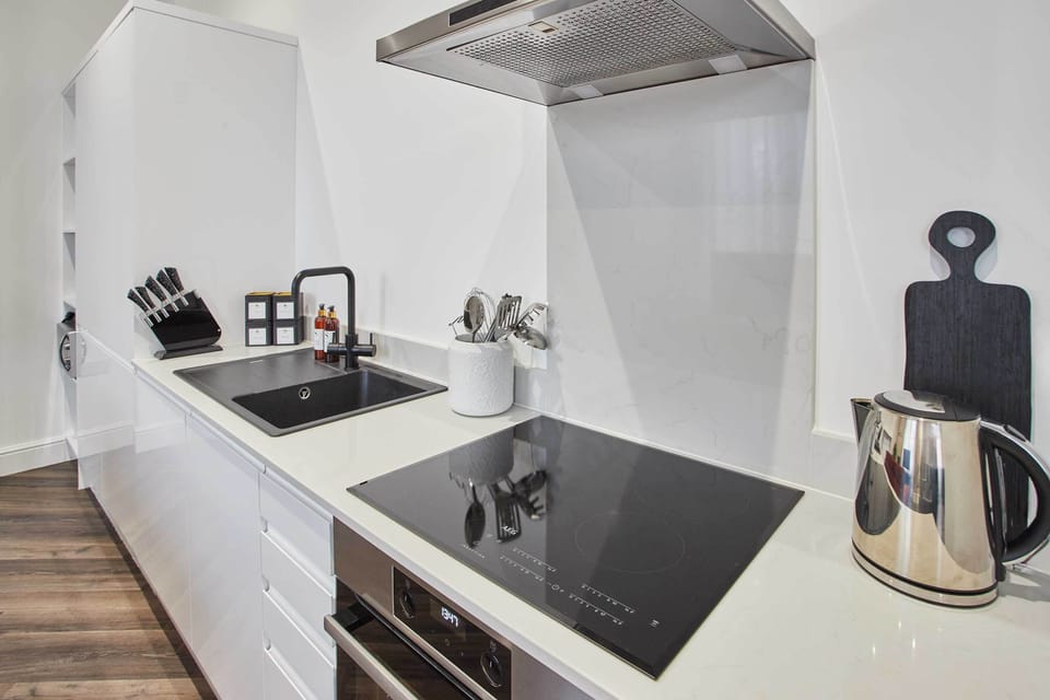 Apartment 4, Upton House, Northampton - Host & Stay