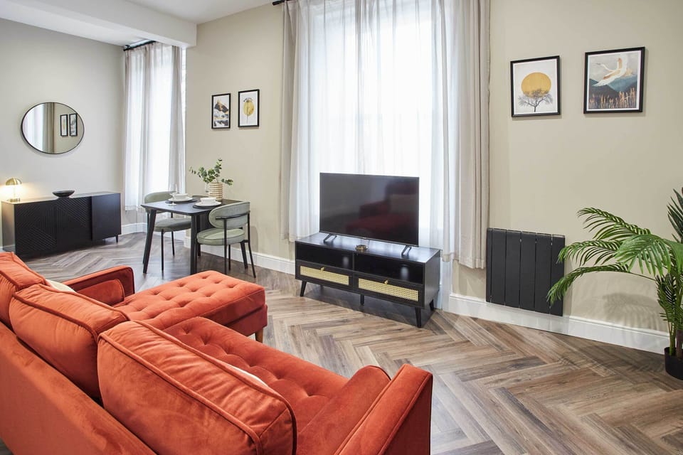 Apartment 4, Upton House, Northampton - Host & Stay