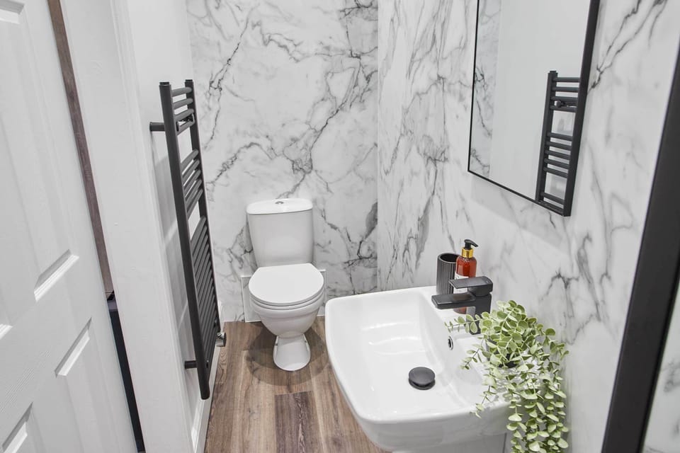 Apartment 4, Upton House, Northampton - Host & Stay