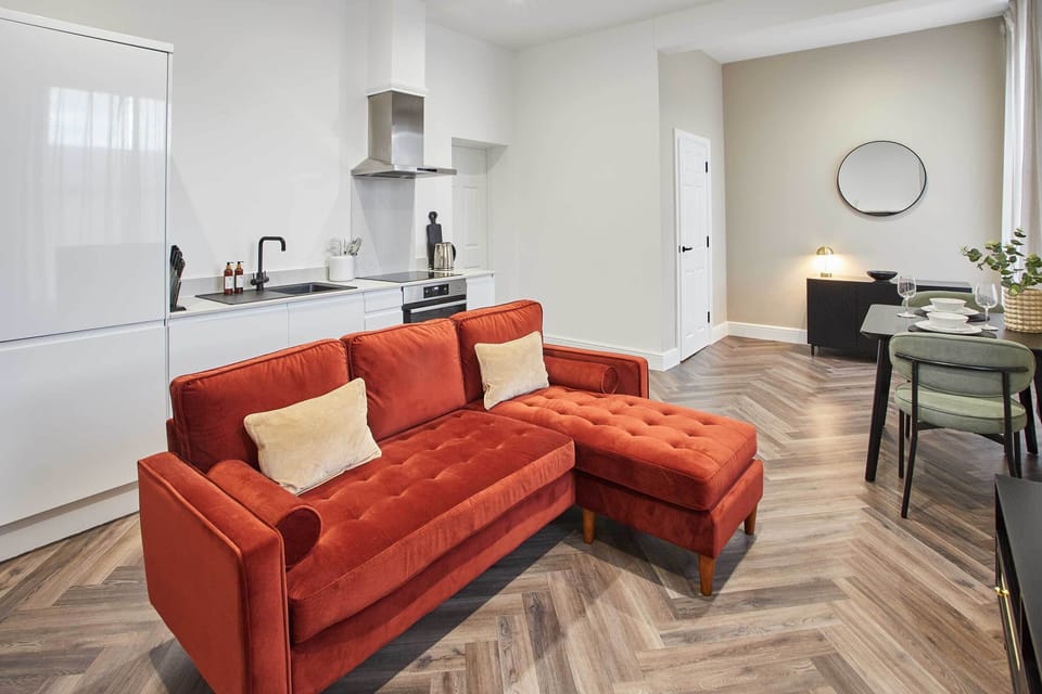 Apartment 4, Upton House, Northampton - Host & Stay