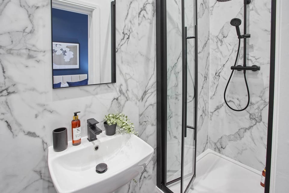 Apartment 4, Upton House, Northampton - Host & Stay