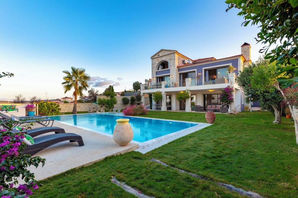 Stone villa with  spacious garden and a large private pool