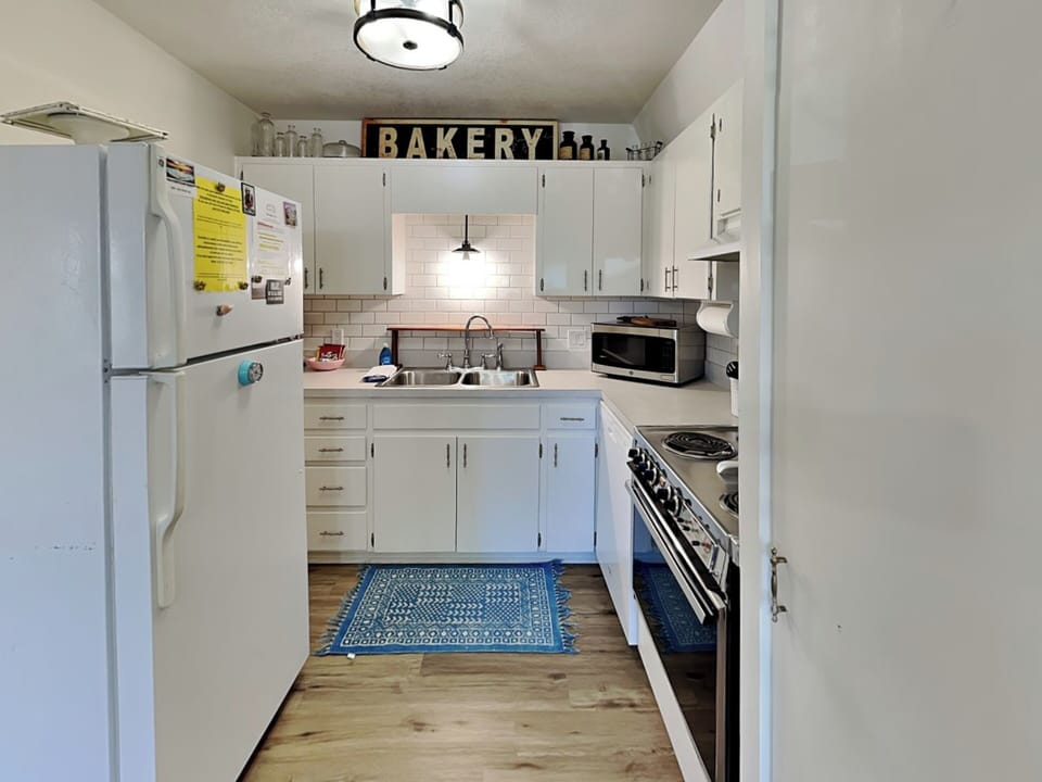 Full Kitchen